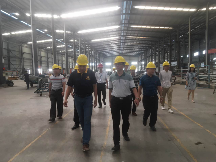 廣寧縣縣長黃靖蒞臨南方鋁業(yè)進行安全生產(chǎn)檢查工作