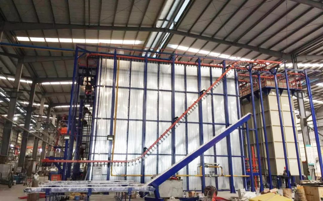 南方鋁業(yè)新立式粉末噴涂生產(chǎn)線