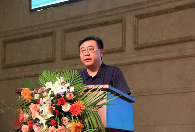 堅(jiān)持?jǐn)U大應(yīng)用 挖掘鋁業(yè)新增長(zhǎng)點(diǎn) 2018年擴(kuò)大鋁應(yīng)用高層論壇在霍林郭勒市舉行