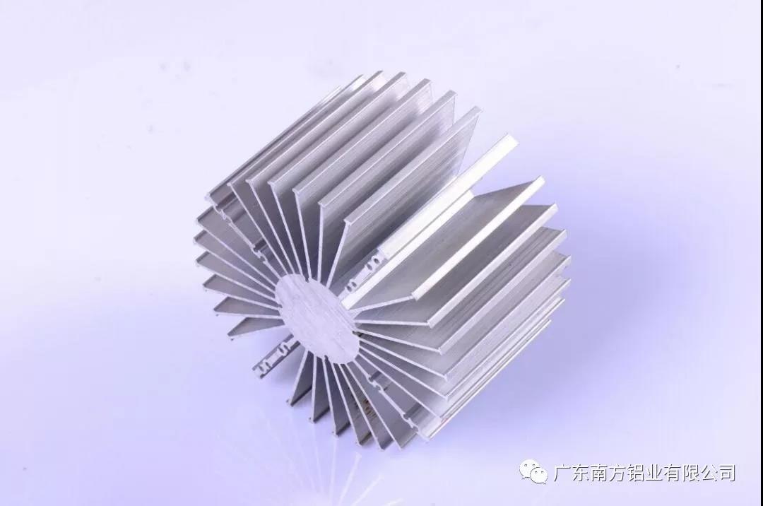 南方鋁業(yè)工業(yè)型材產(chǎn)品——太陽(yáng)花