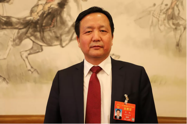 【兩會(huì)訪談】特變電工張新代表：做鋁電子新材料的提供者