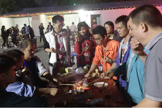 1510714190748179.png 聚餐團建敘歡樂 精神抖擻再迎挑戰(zhàn)——南方鋁業(yè)職工燒烤聯(lián)誼活動圓滿結(jié)束207.png